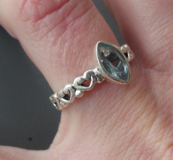Zilveren ring gezet met marquise blauw Topaas 16.5 mm